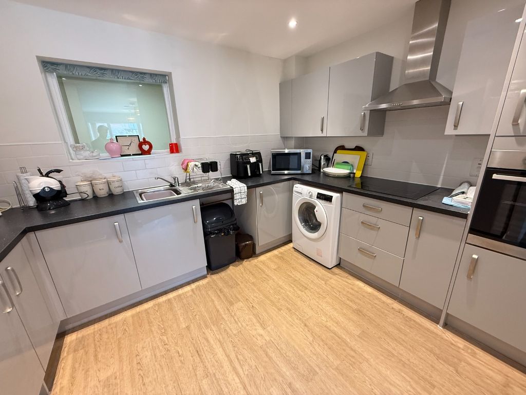 Property photo 2 of 12 5028431