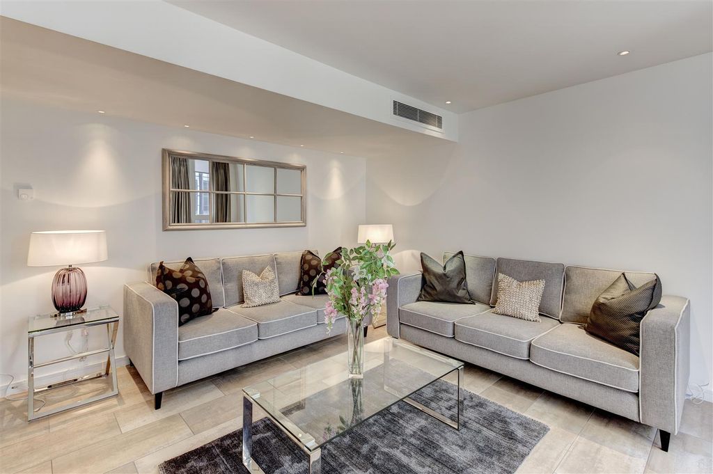 Property photo 1 of 10 7 Imperial House 11-13 Young Street - 342858 Recep