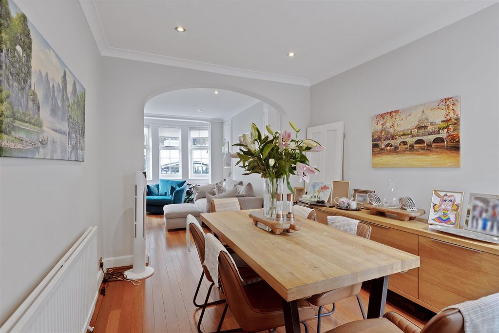 Property photo 3 of 11 Campden Street 14 Ph6.Jpg