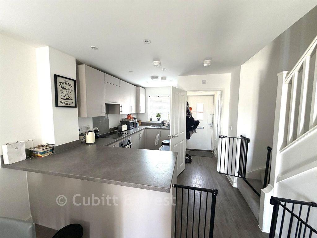 Property photo 3 of 9 Kitchen New
