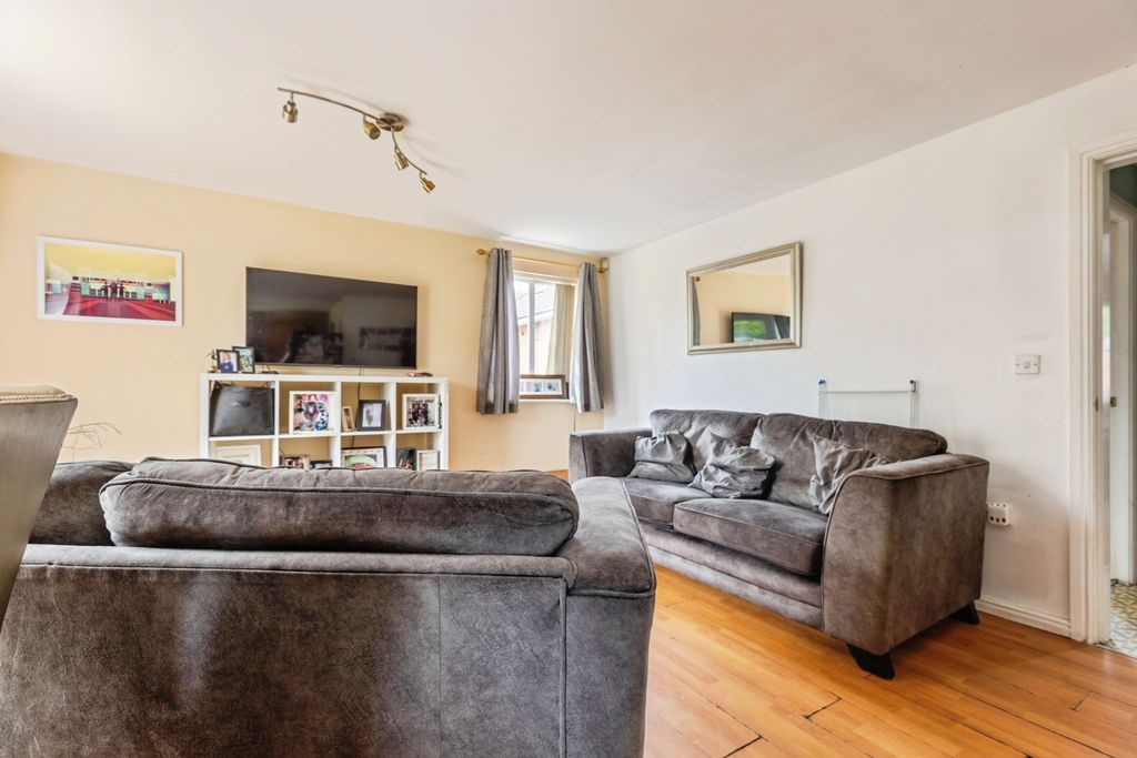 Property photo 3 of 11 Pbox-Img.Jpg