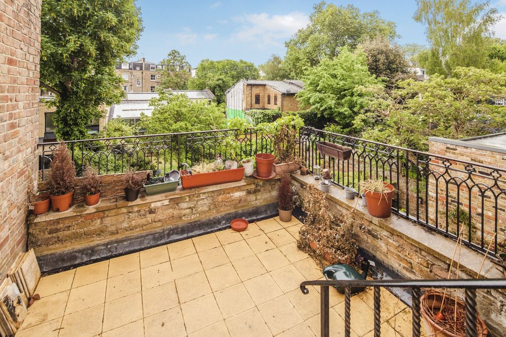 Property photo 2 of 10 Garden