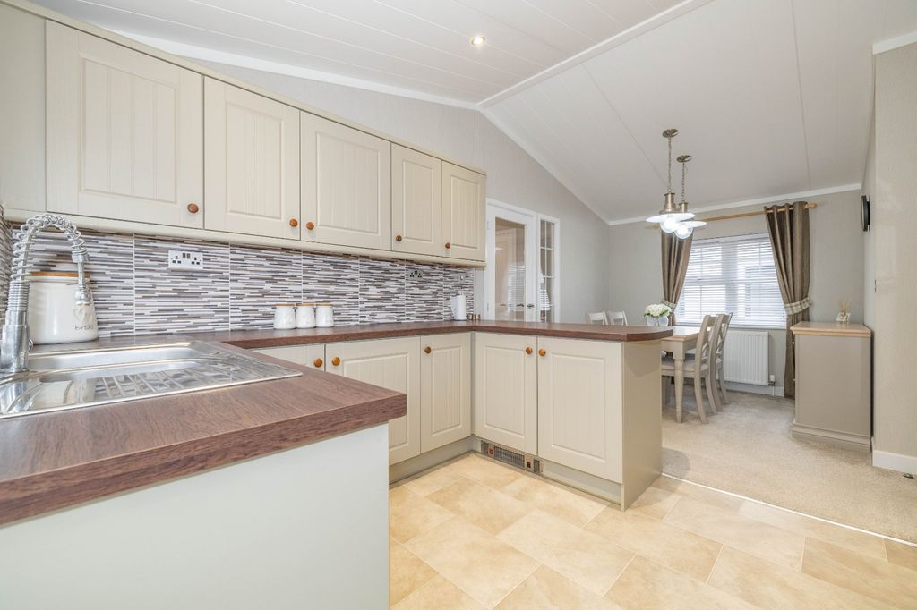 Property photo 3 of 15 Picture 3