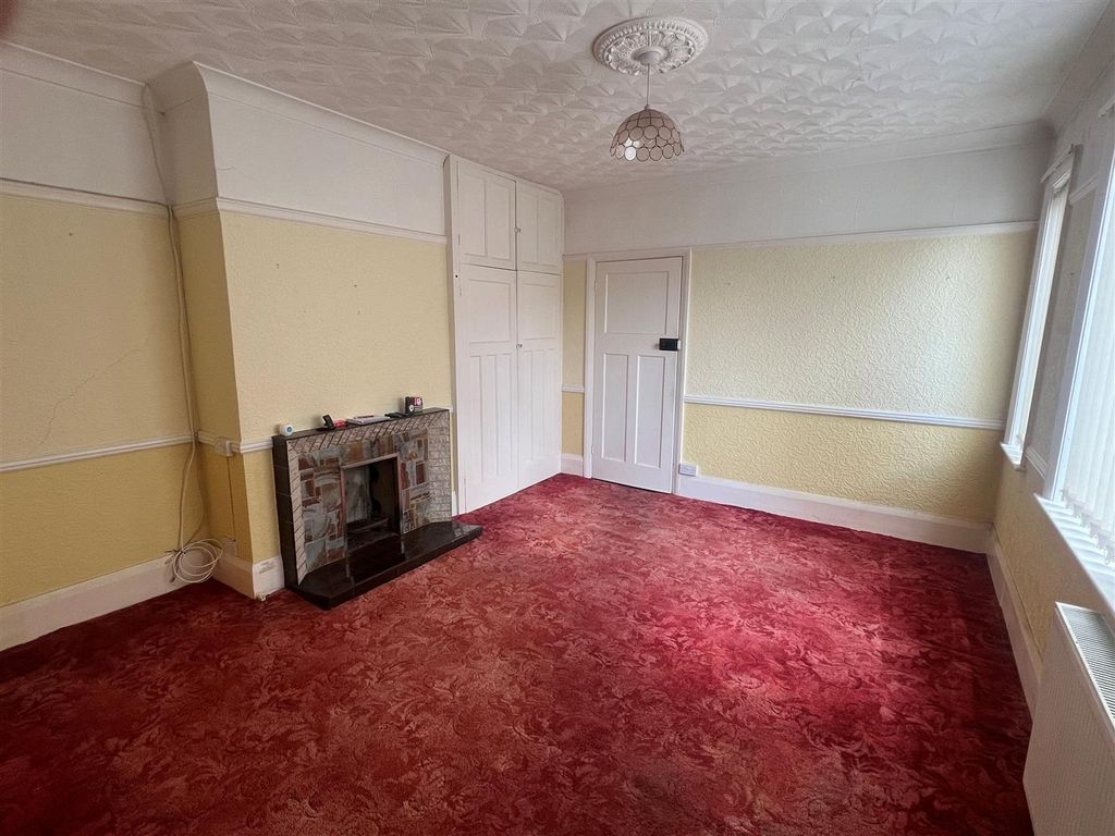 Property photo 3 of 15 Living Room