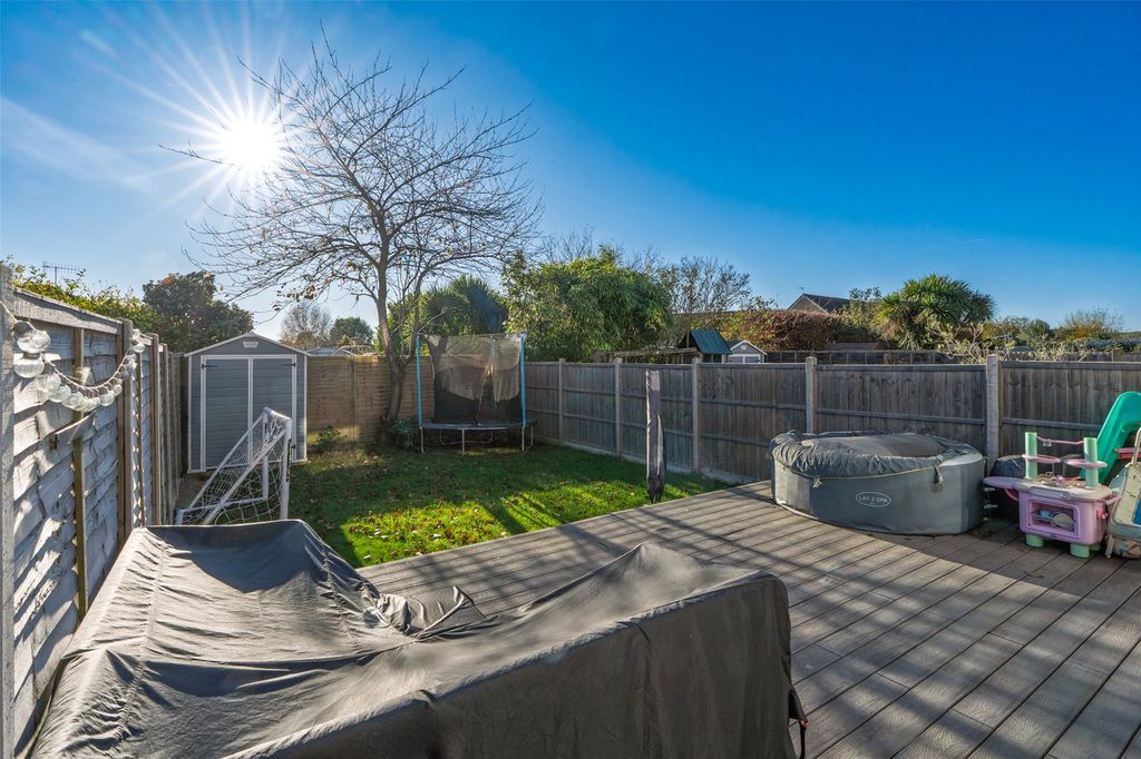 Property photo 2 of 23 Picture No. 18