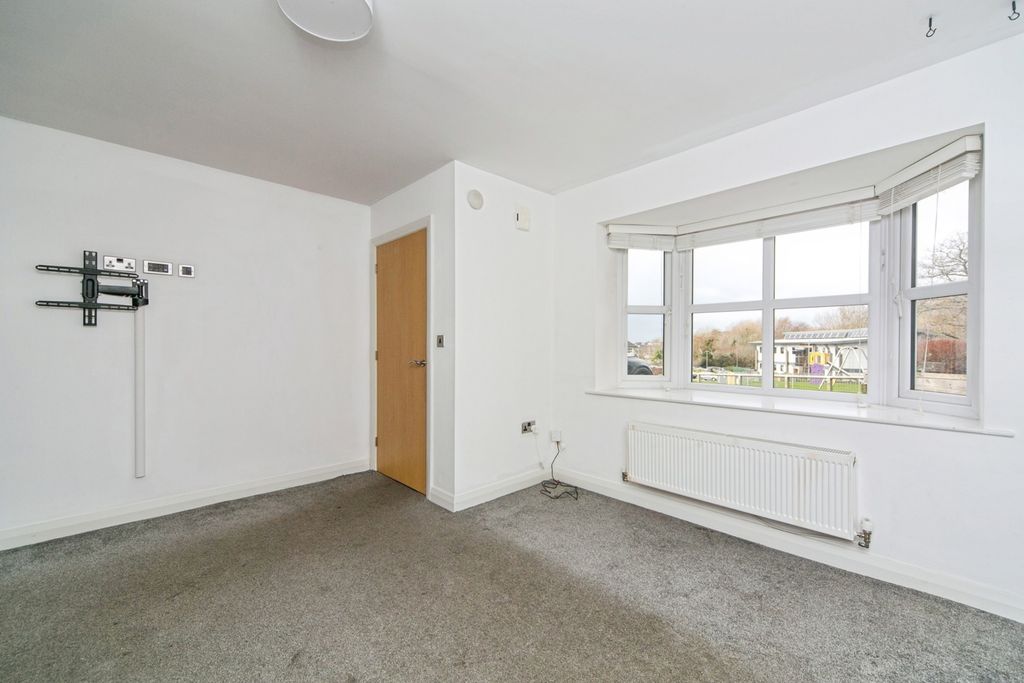 Property photo 2 of 19 Lounge