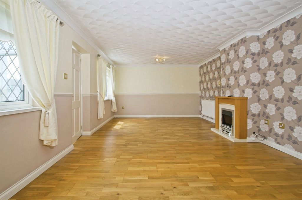 Property photo 2 of 20