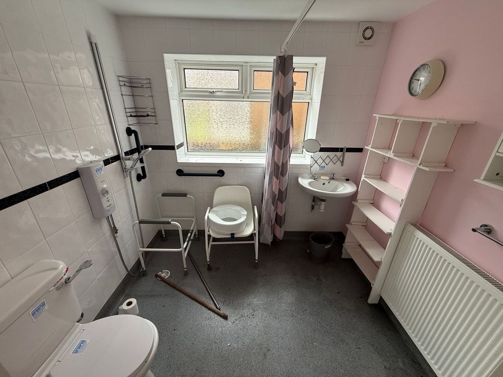 Property photo 3 of 4