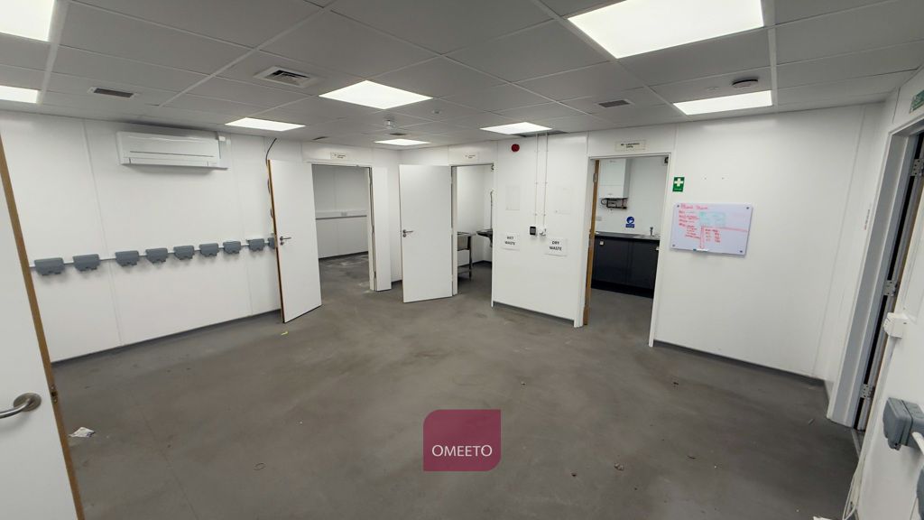 Property photo 3 of 13 Laboratory To Let