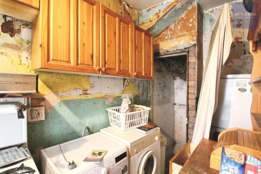 Property photo 2 of 12 Kitchen