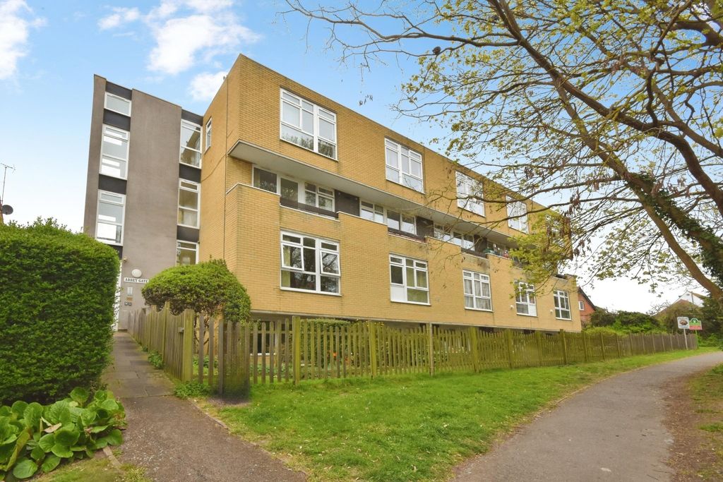 Property photo 1 of 9