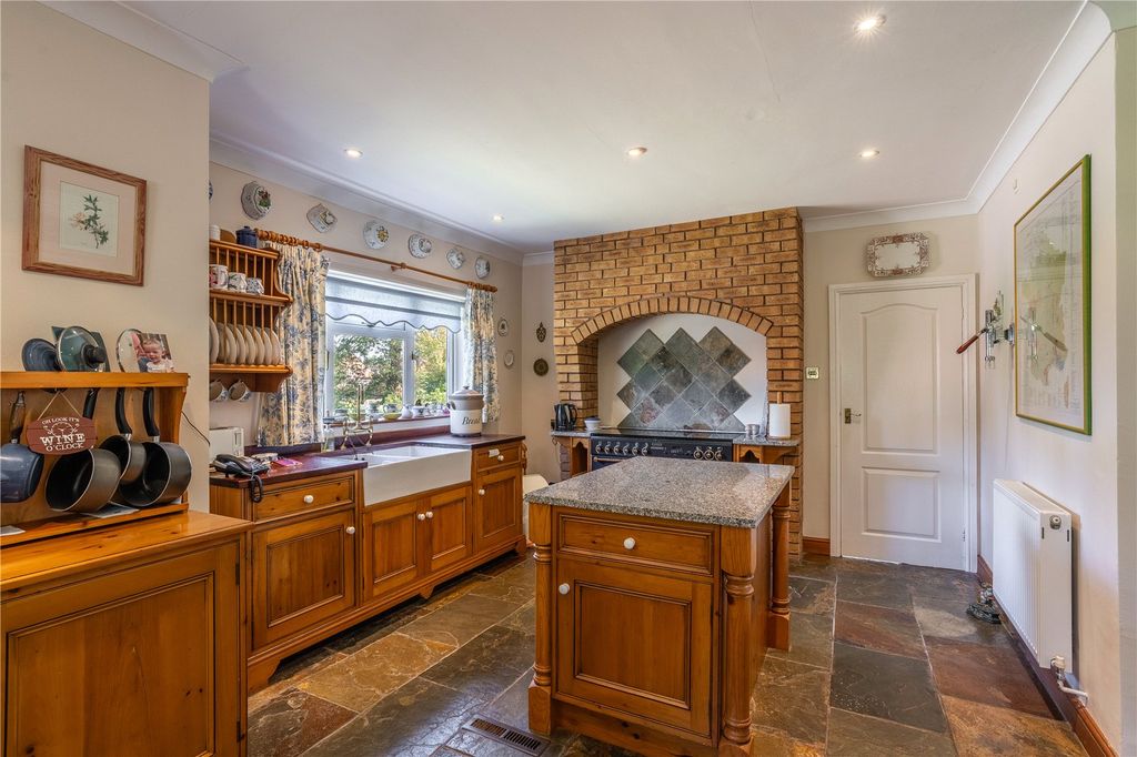 Property photo 3 of 40 Picture No. 24