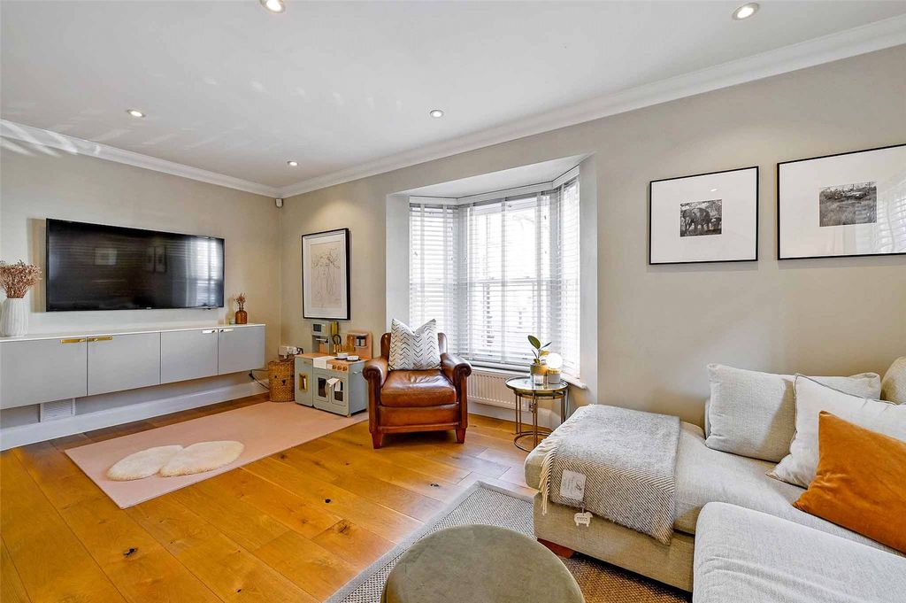 Property photo 2 of 20 Sitting Room