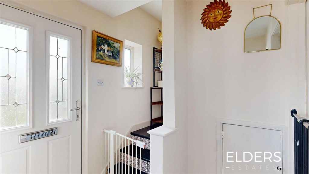 Property photo 3 of 13 Entrance Hall