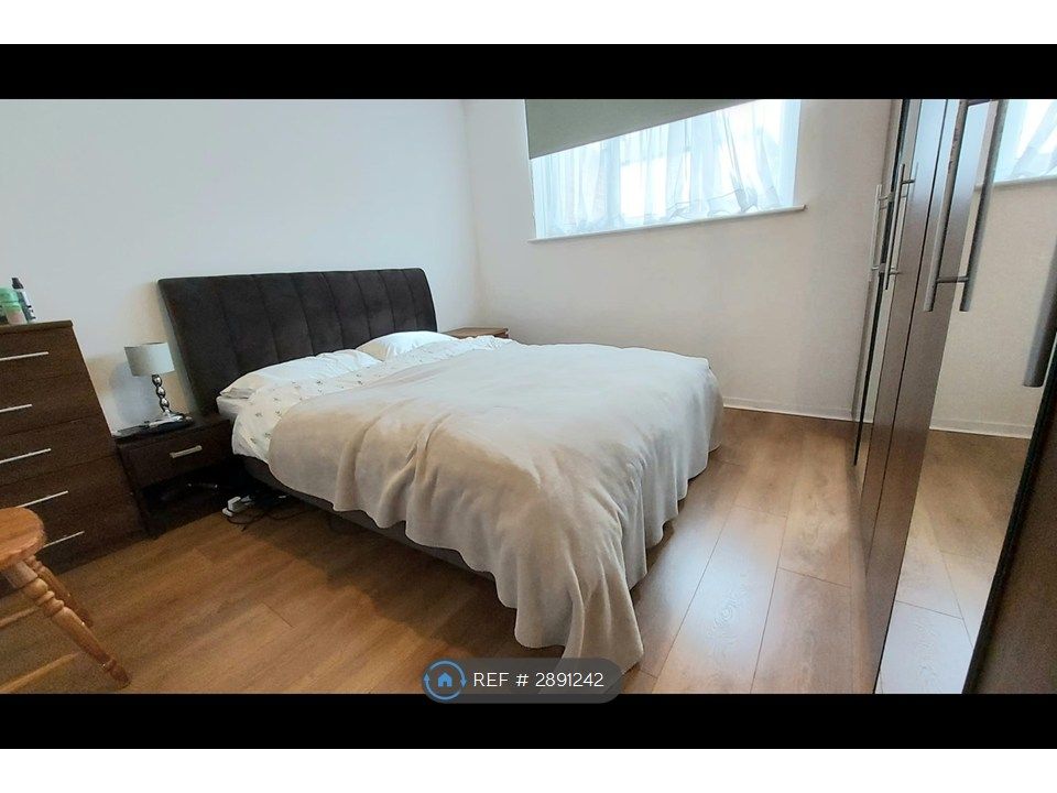 Property photo 2 of 9 Bedroom