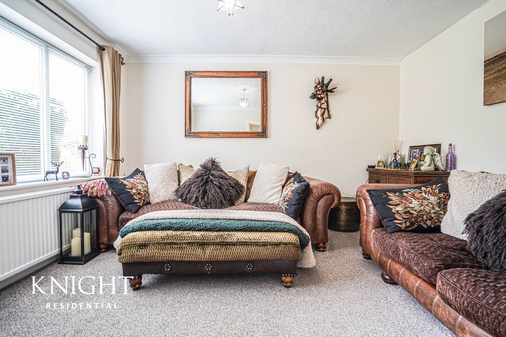 Property photo 2 of 31
