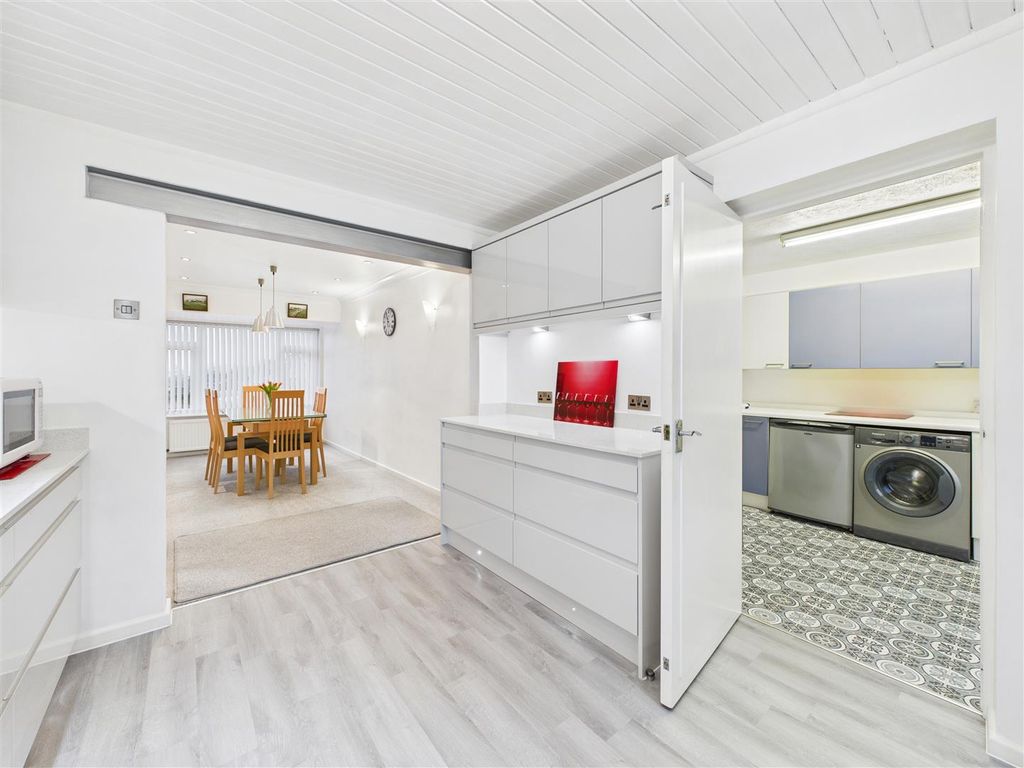 Property photo 3 of 24 Cam05476G0-Pr0106-Still017.Jpg