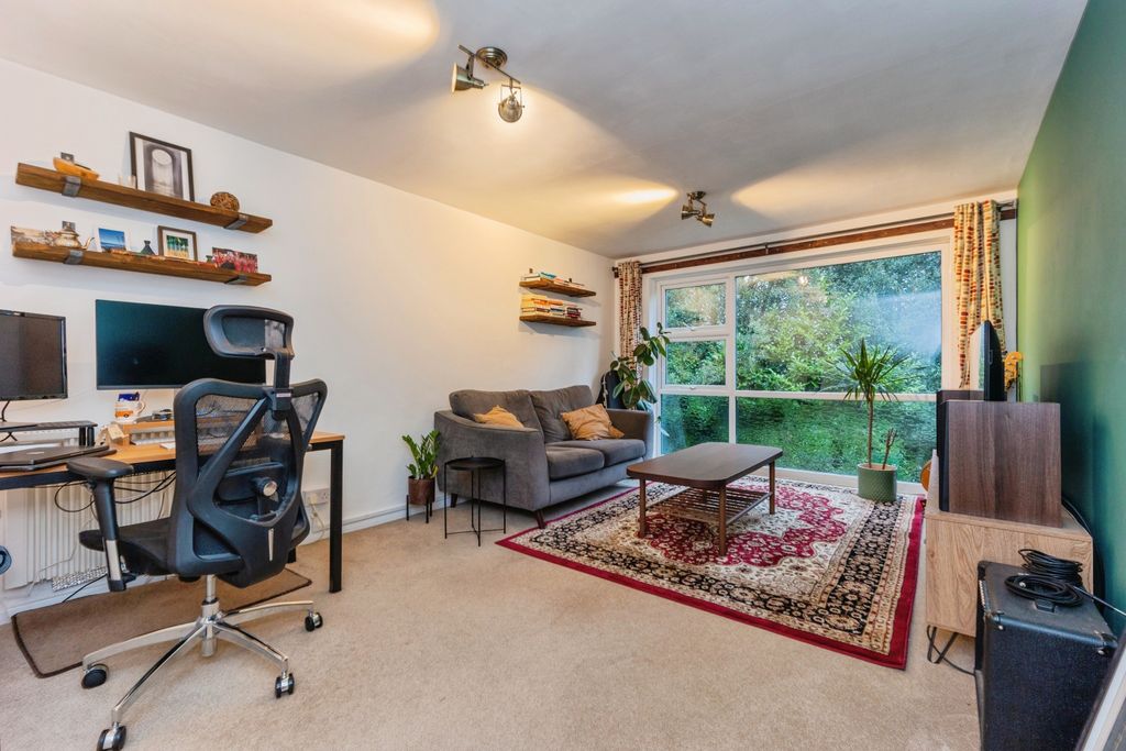 Property photo 2 of 15 Lounge