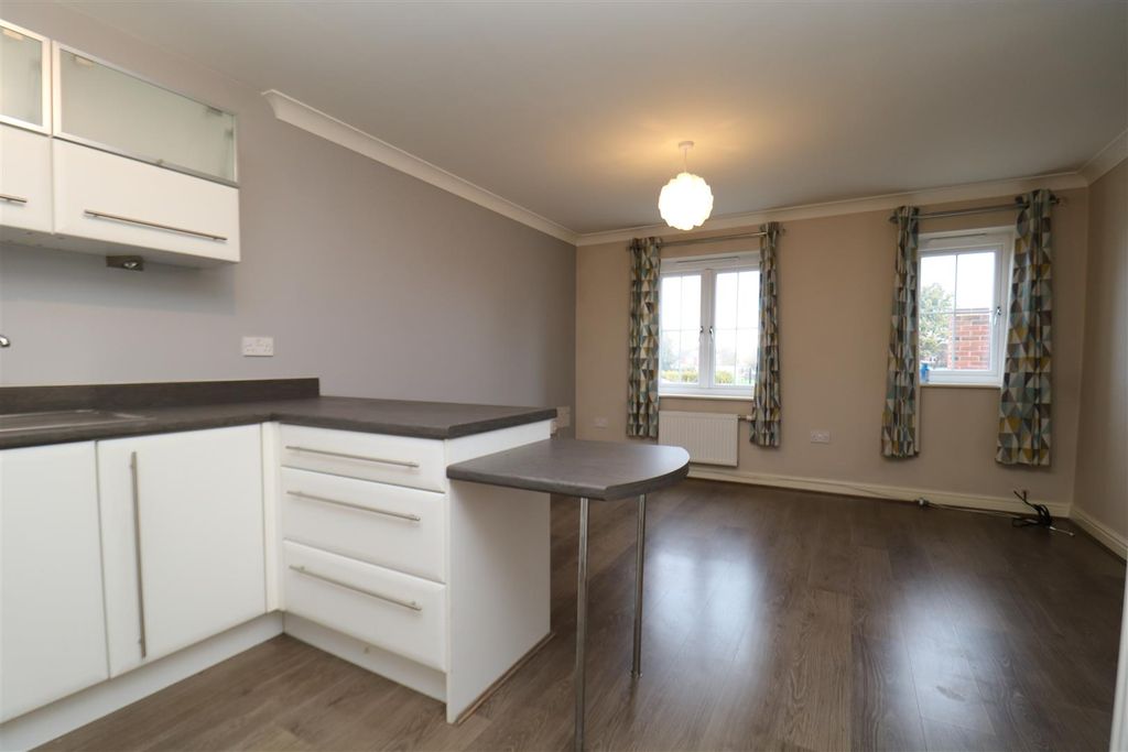 Property photo 2 of 8 Kitchen
