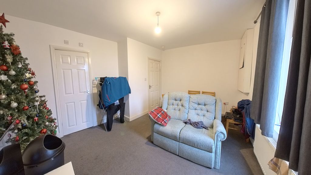 Property photo 2 of 28
