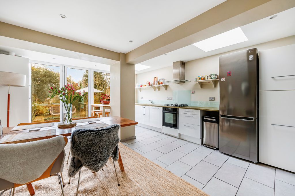 Cunnington Street, Chiswick Park W4