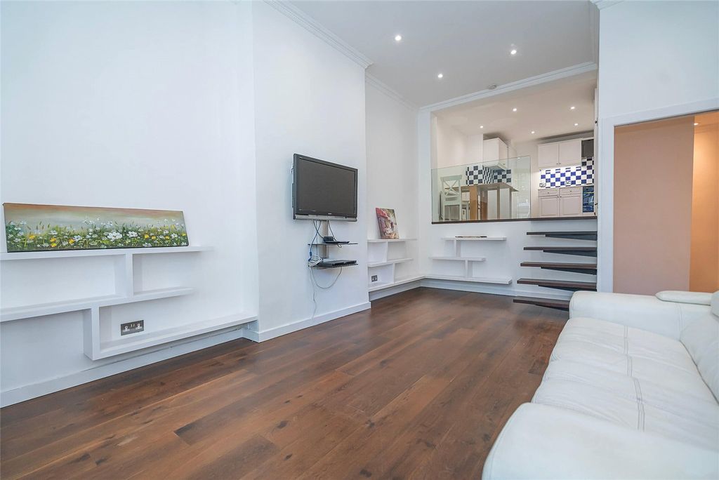 Property photo 3 of 16 Reception C