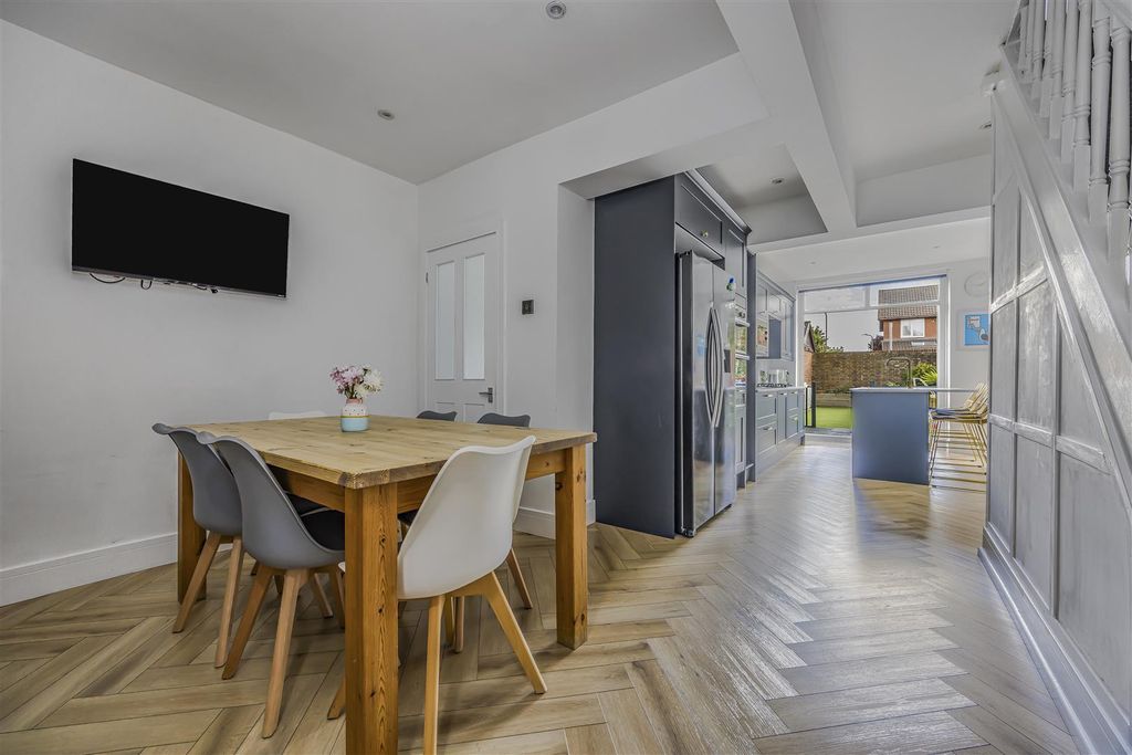 Property photo 1 of 26 38 Hellyer Road, Milton-Porticomarketing-Soldby-26