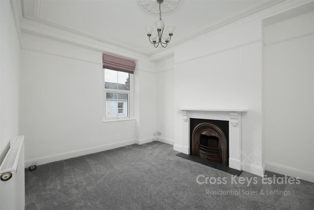 Property photo 2 of 20 Sitting Room