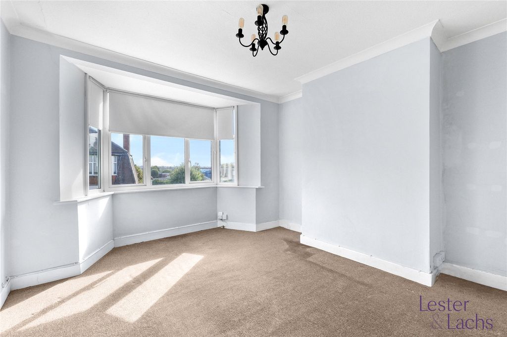 Property photo 2 of 16 Picture No. 03