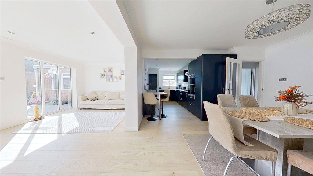 Property photo 2 of 21 Picture No. 23