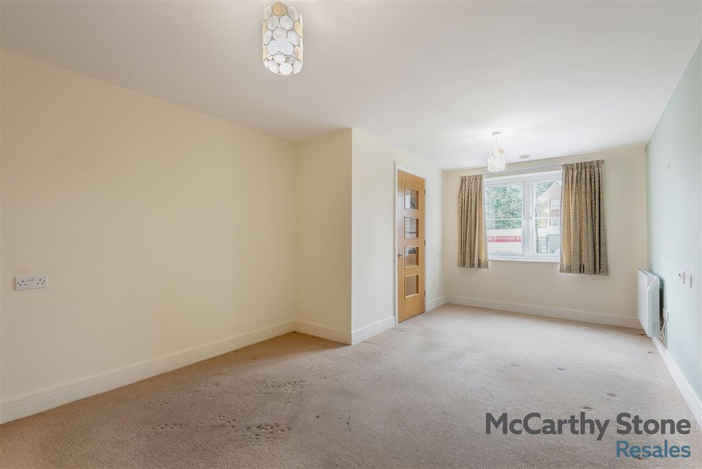 Property photo 3 of 27 8637561-Interior04.Jpg