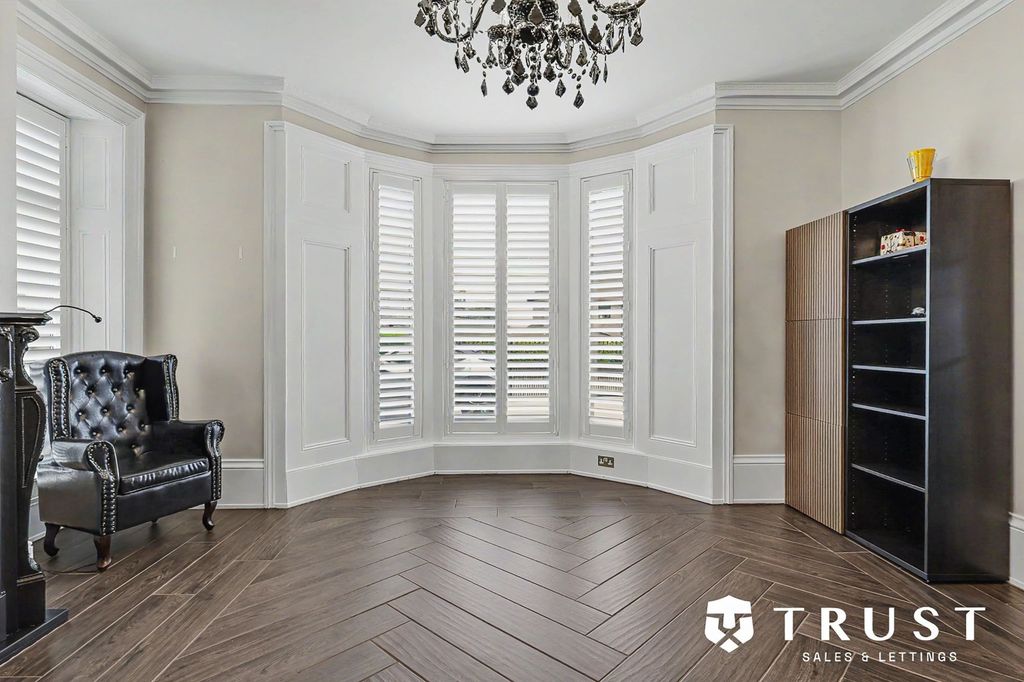Additional image 25 of 6 bed detached house for saleStation Lane, Birkenshaw BD11