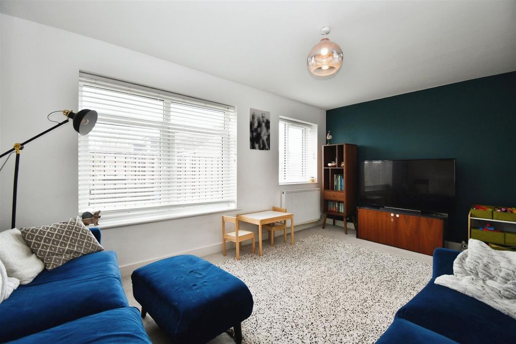 Property photo 3 of 18