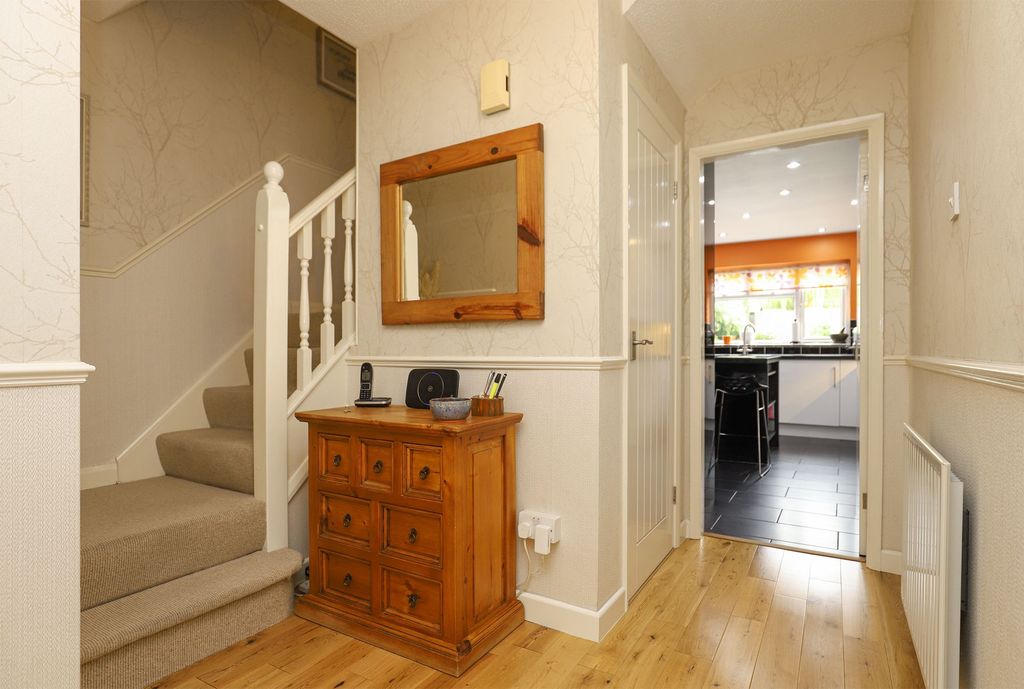 Property photo 2 of 40