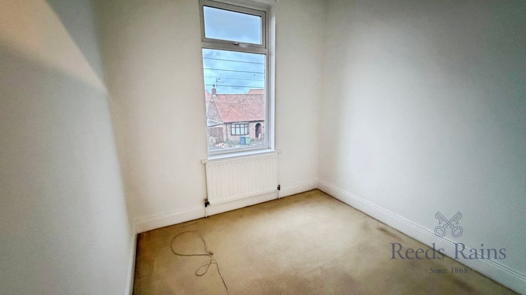 Property photo 2 of 6 Picture No. 12