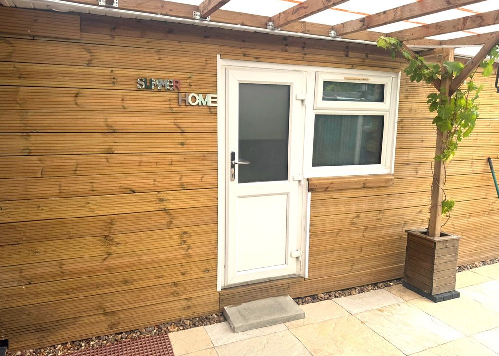 Property photo 1 of 3
