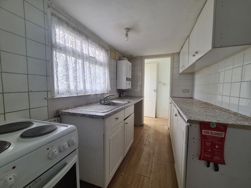 Property photo 3 of 8 Photo 5