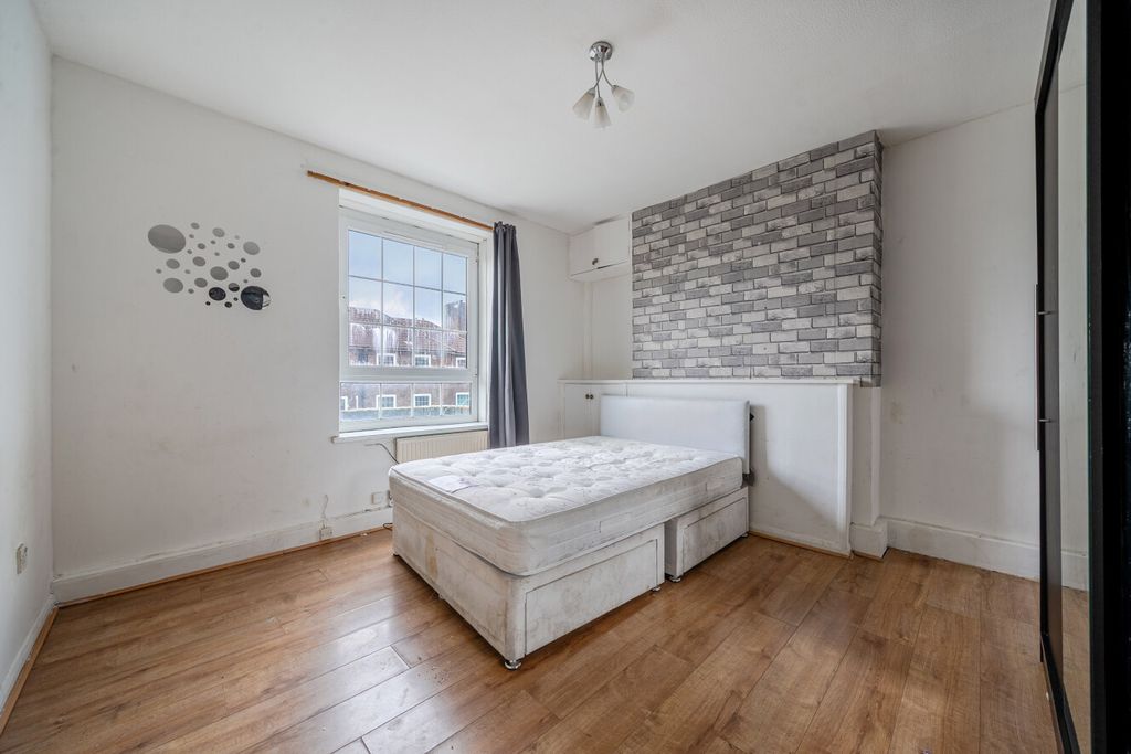 Property photo 3 of 8 1455235-7-69Fb504...
