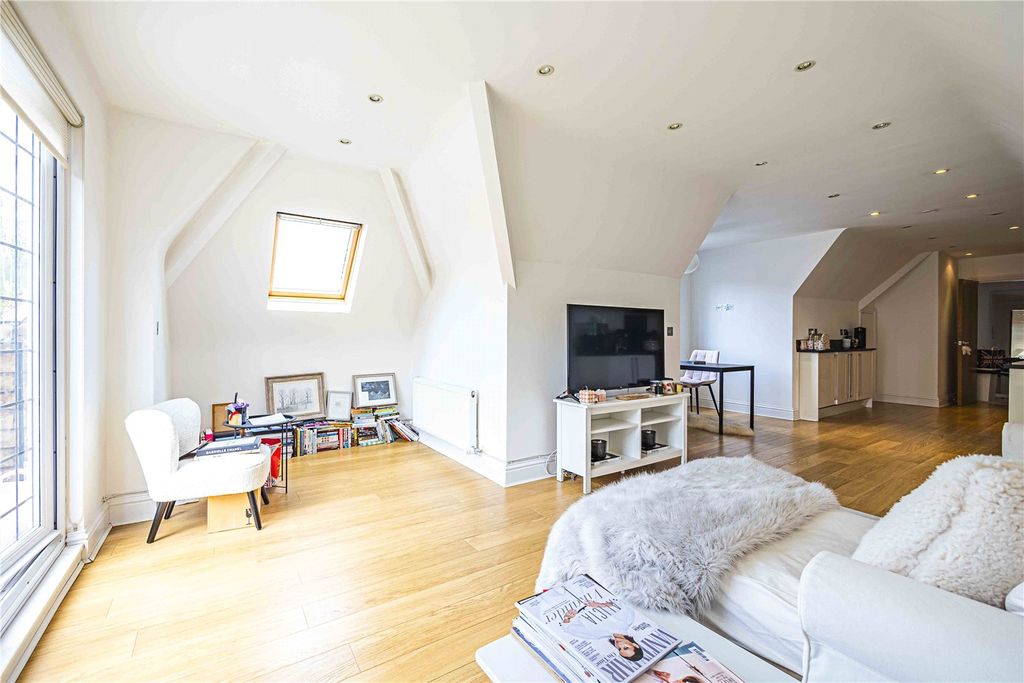 Property photo 2 of 12 Picture No. 11