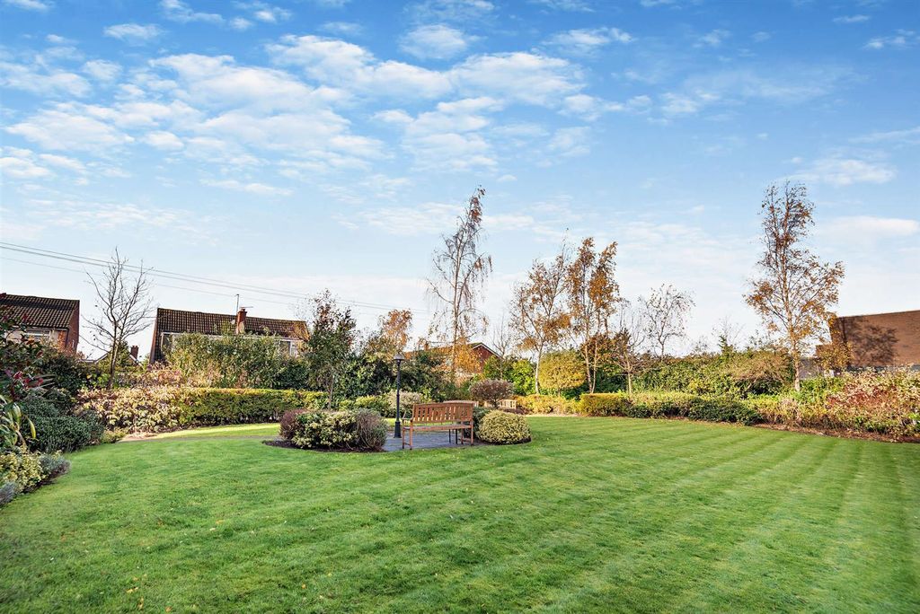 Property photo 3 of 14 8577258-Exterior07-800.Jpg