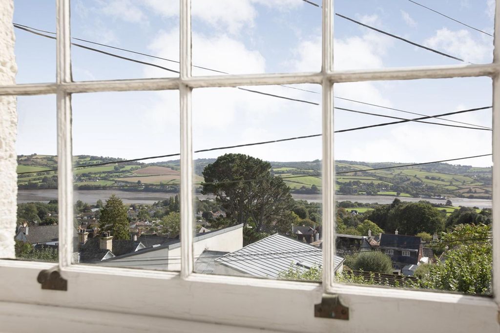 Property photo 2 of 22