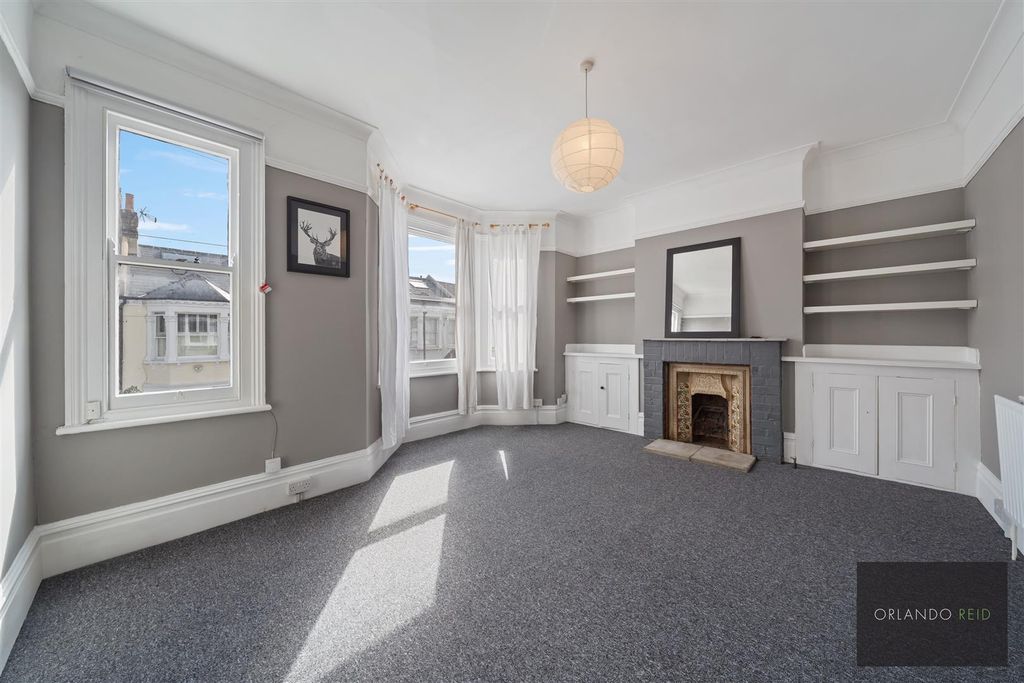 Property photo 3 of 12 Tff, 113 Sugden Road Sw11 5Ed-5.Jpg