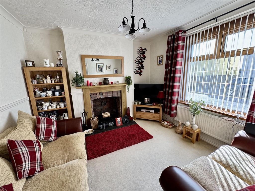 Property photo 2 of 25 Lounge