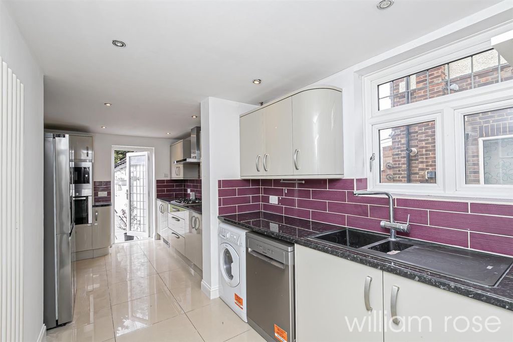 Property photo 2 of 22