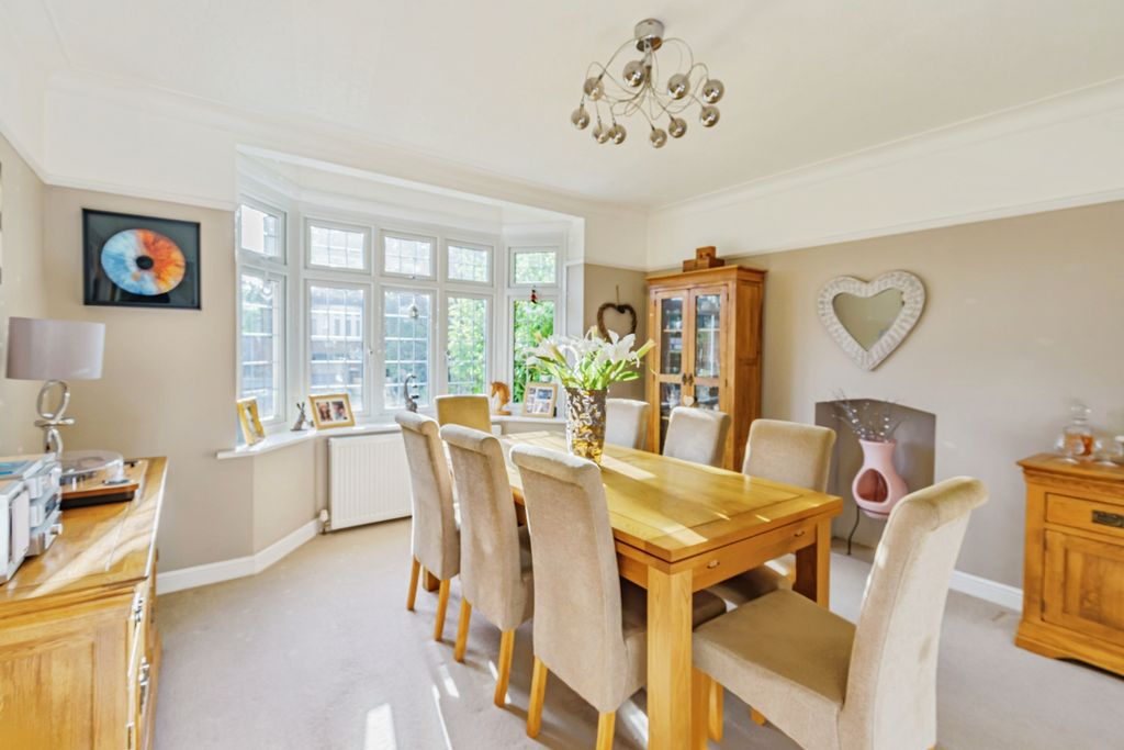 Property photo 3 of 17 Dining Room