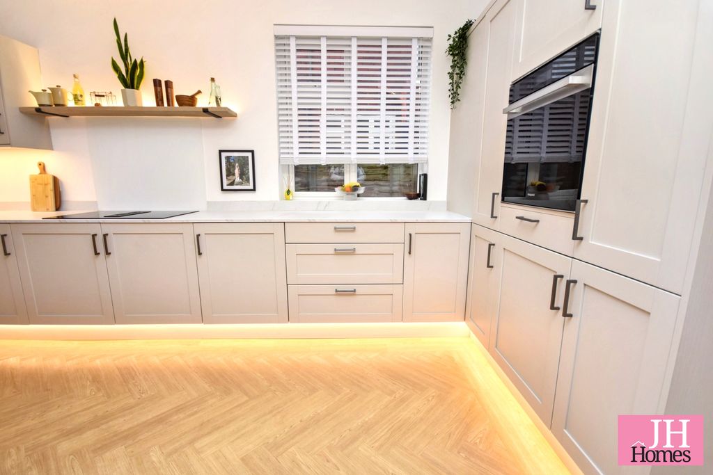 Property photo 3 of 23