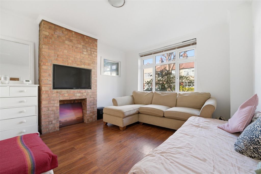 Property photo 3 of 14 16 Netheravon Recp 1.Jpg