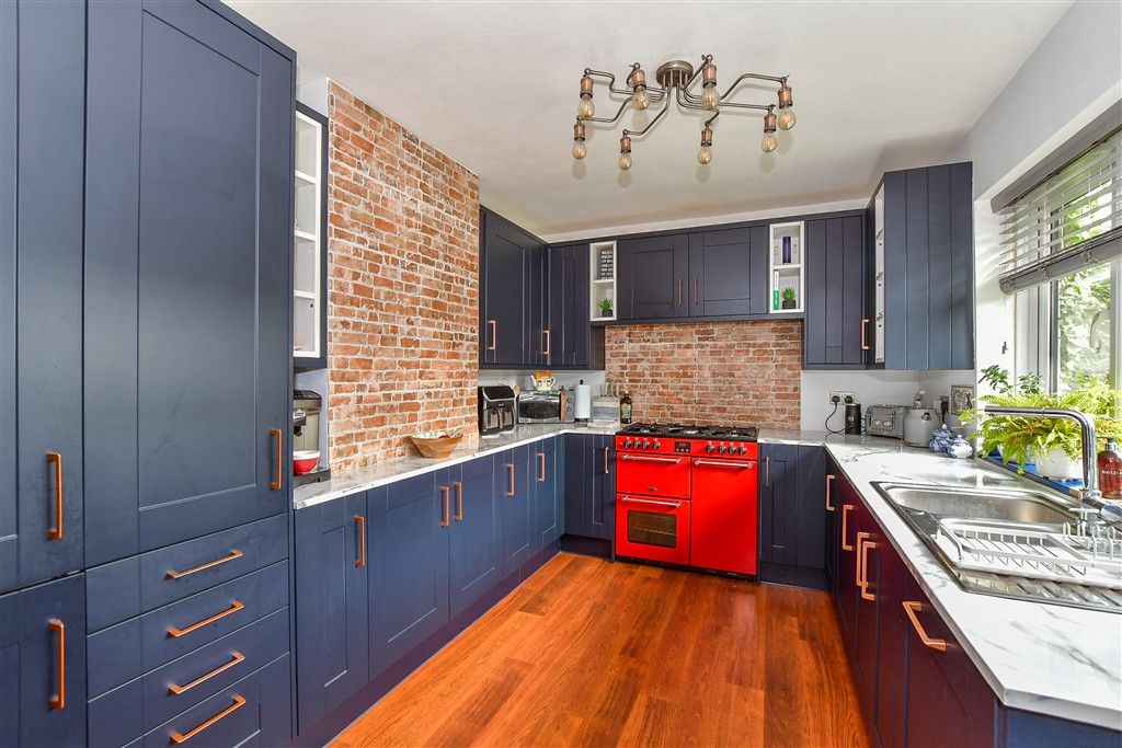 Property photo 1 of 11 Kitchen