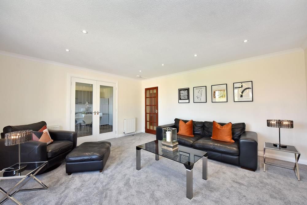 Property photo 1 of 13 95 Hilton Heights Lounge 1