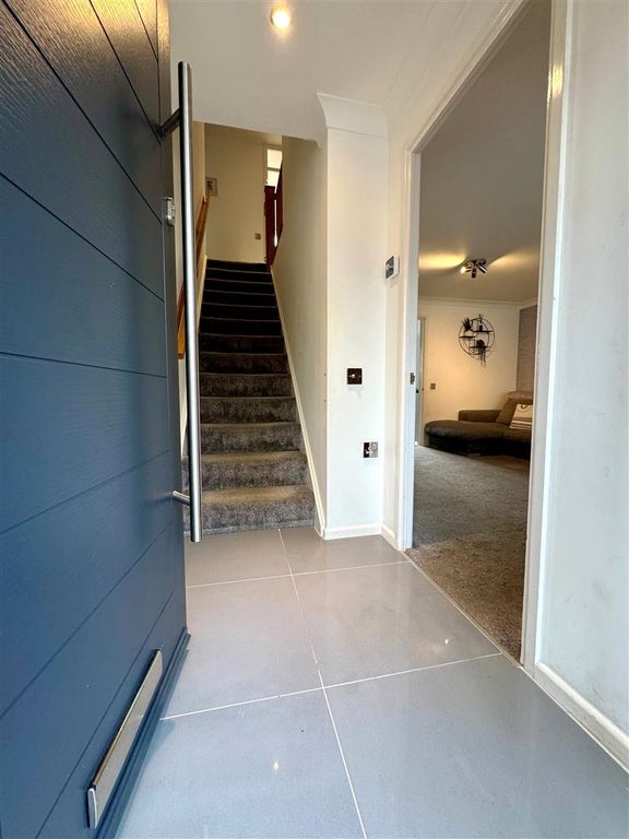 Property photo 3 of 20 Entrance Hall.Jpg